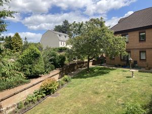 COMMUNAL GARDEN- click for photo gallery